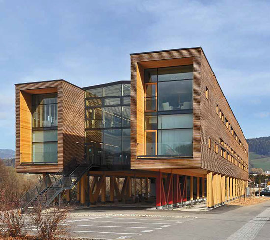 Primer kombinacije tradicionalnih građevinskih materijala i CLTa