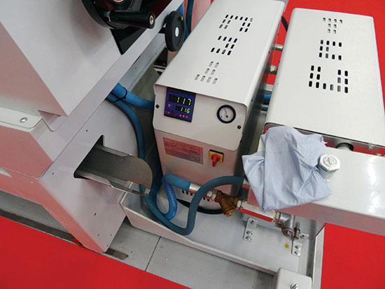 Jedinica za grejanje UV topljivog adheziva u sklopu „fusion coating” sistema