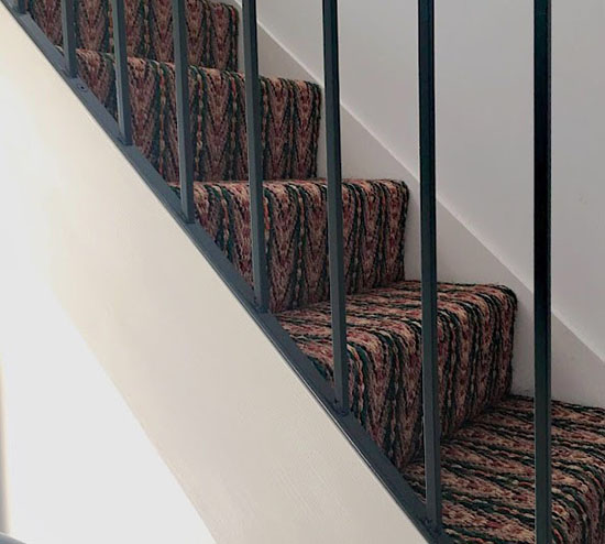 Kokosovo vlakno (engl. Coir) dobija se iz spoljašnjosti kokosove ljuske koja je prošla proces omekšavanja u morskoj vodi. Otporan na buđi, plesni i insekte iz zemljišta, i neverovatno trajan, kokos je odličan izbor za gotovo bilo koje mesto u kući.