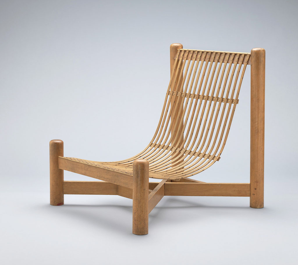  Fotelja “Low” je dizajnirana 1940. godine, a prva serija je proizvedena šest godina kasnije. U potpunosti je izrađena od drveta bambusa. 