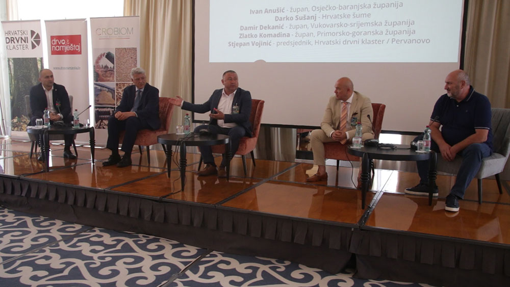 U Opatiji je 28. i 29. juna održana 18. Drvno-tehnološka konferencija, središnji sektorski događaj koji još od 2004. godine na jednom mestu okuplja pripadnike drvnog sektora Hrvatske i regije, ali i cele Evrope. Rezimirano je aktuelno stanje u sektoru, razmenjena iskustva, istaknute najbolje prakse, sve s ciljem jačanja drvnog, ali i celog na šumi baziranog sektora, kao i njegova promocija kao generatora razvoja.