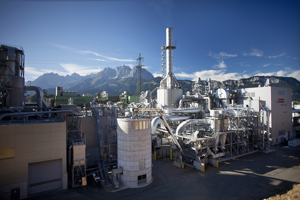 Već danas 70% energije koja se koristi dolazi iz obnovljivih izvora. EGGER će dodatno povećati ovaj udeo uz obimne investicije i istovremeno smanjiti sopstveni ugljenični otisak.