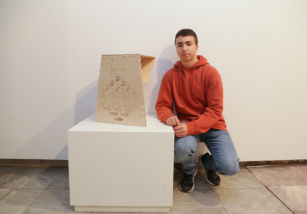 Life’s Time, rad učenika De Ćezaris Gabriela, (De Cesaris Gabriele) iz Italije